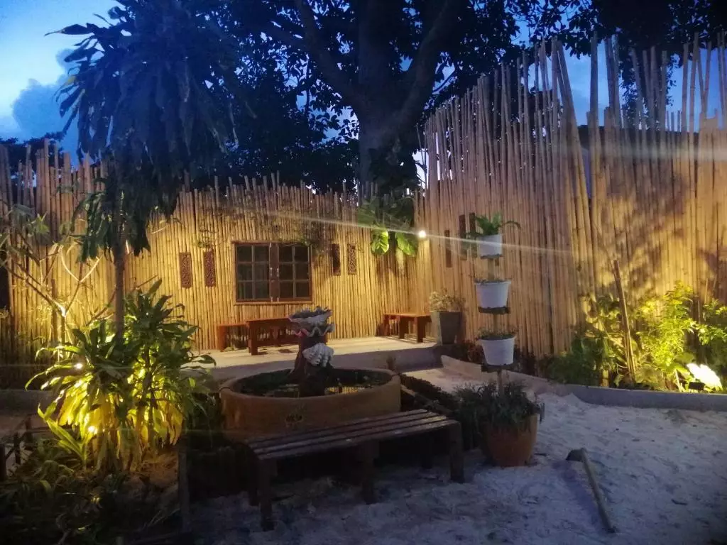 Phi Phi Long Beach Bungalow